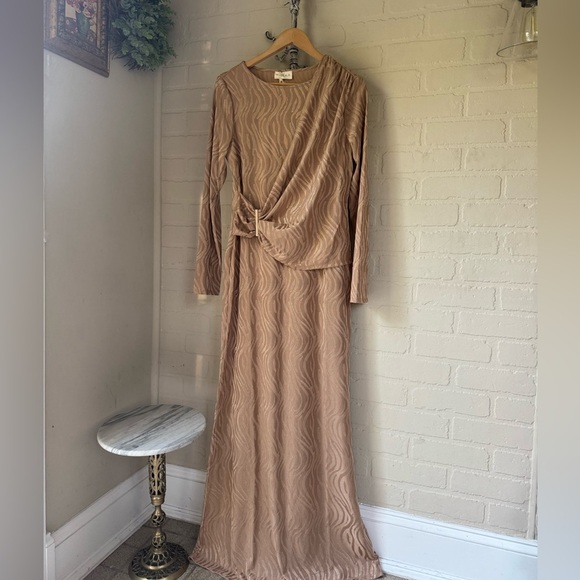 Daska dress Dusty Tan maxi faux wrap long sleeve rose gold bar accent large NEW - Picture 8 of 9